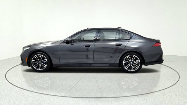 Used 2026 BMW 530i w/ M Sport Package RWD image 5