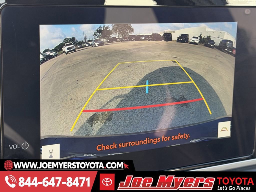 Used 2025 Toyota Camry SE image 19