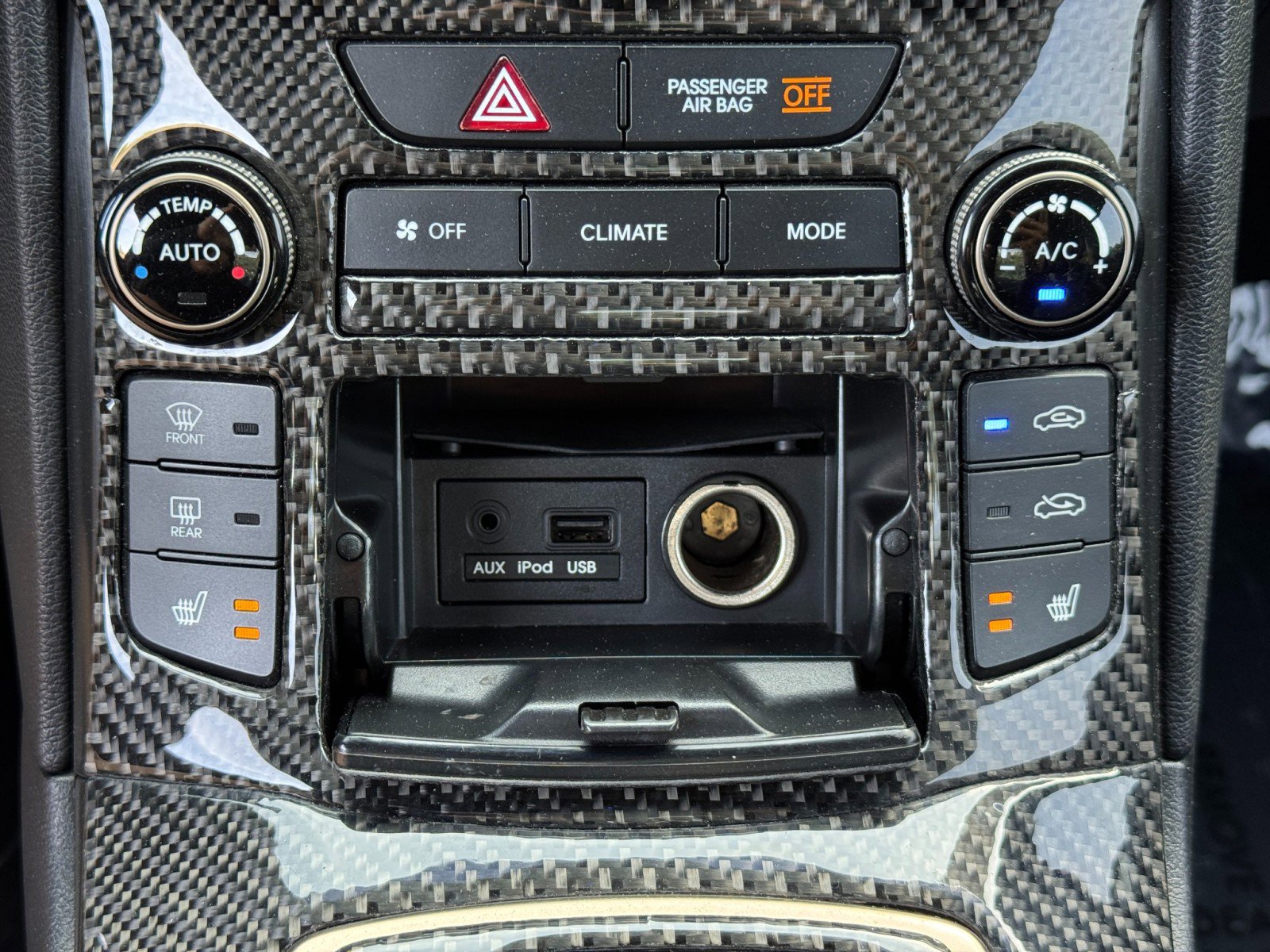 Used 2013 Hyundai Genesis 3.8 RWD image 27