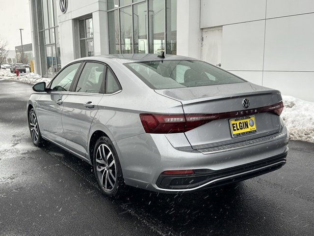Certified 2025 Volkswagen Jetta SE image 4