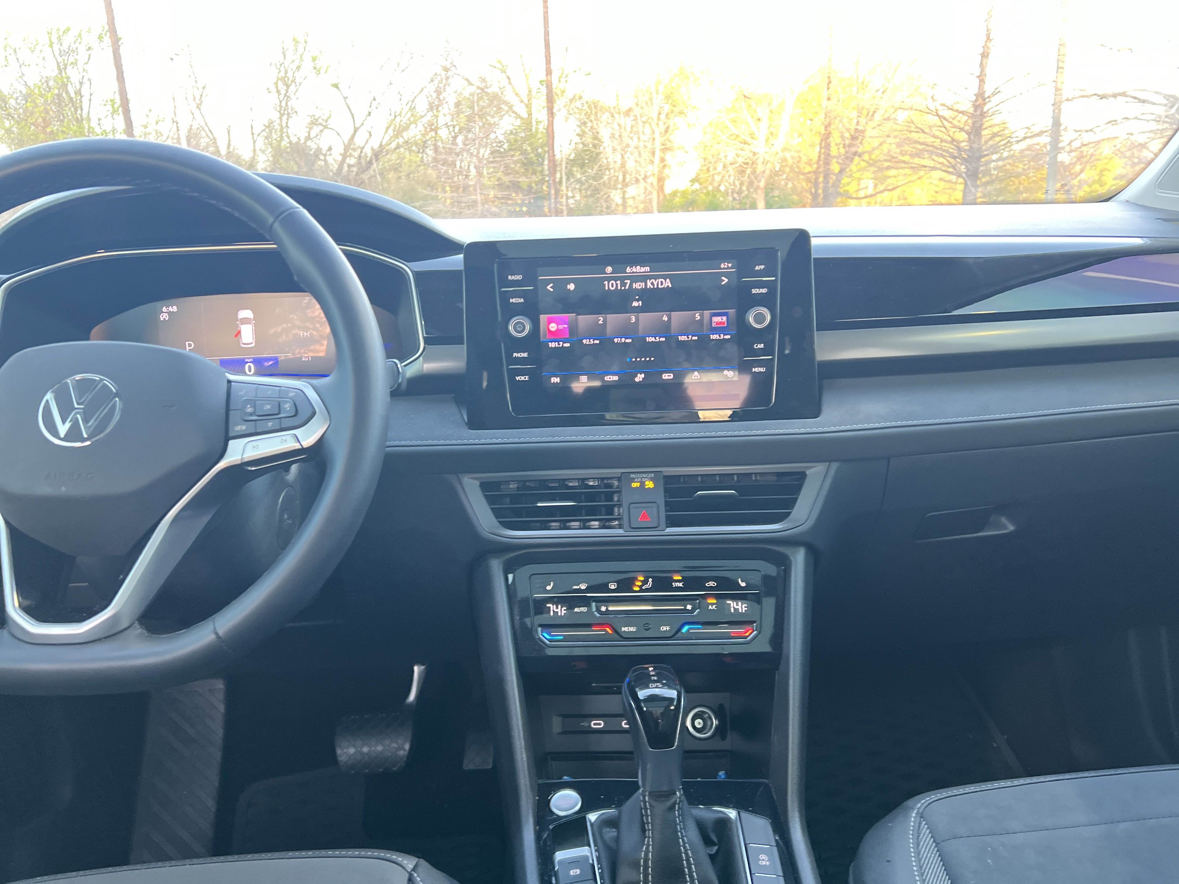 Used 2025 Volkswagen Taos SE image 28