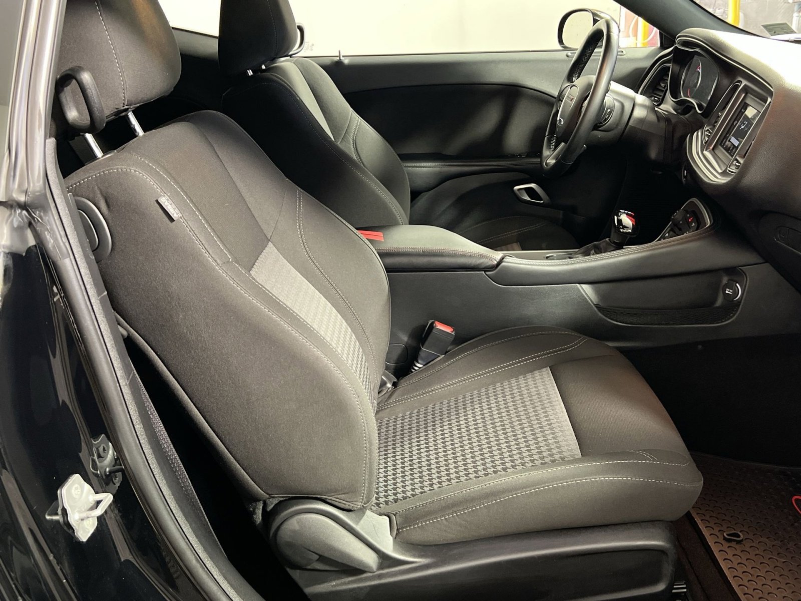 Used 2021 Dodge Challenger SXT image 27