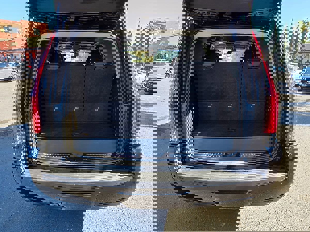 Used 2017 Cadillac Escalade Luxury image 13