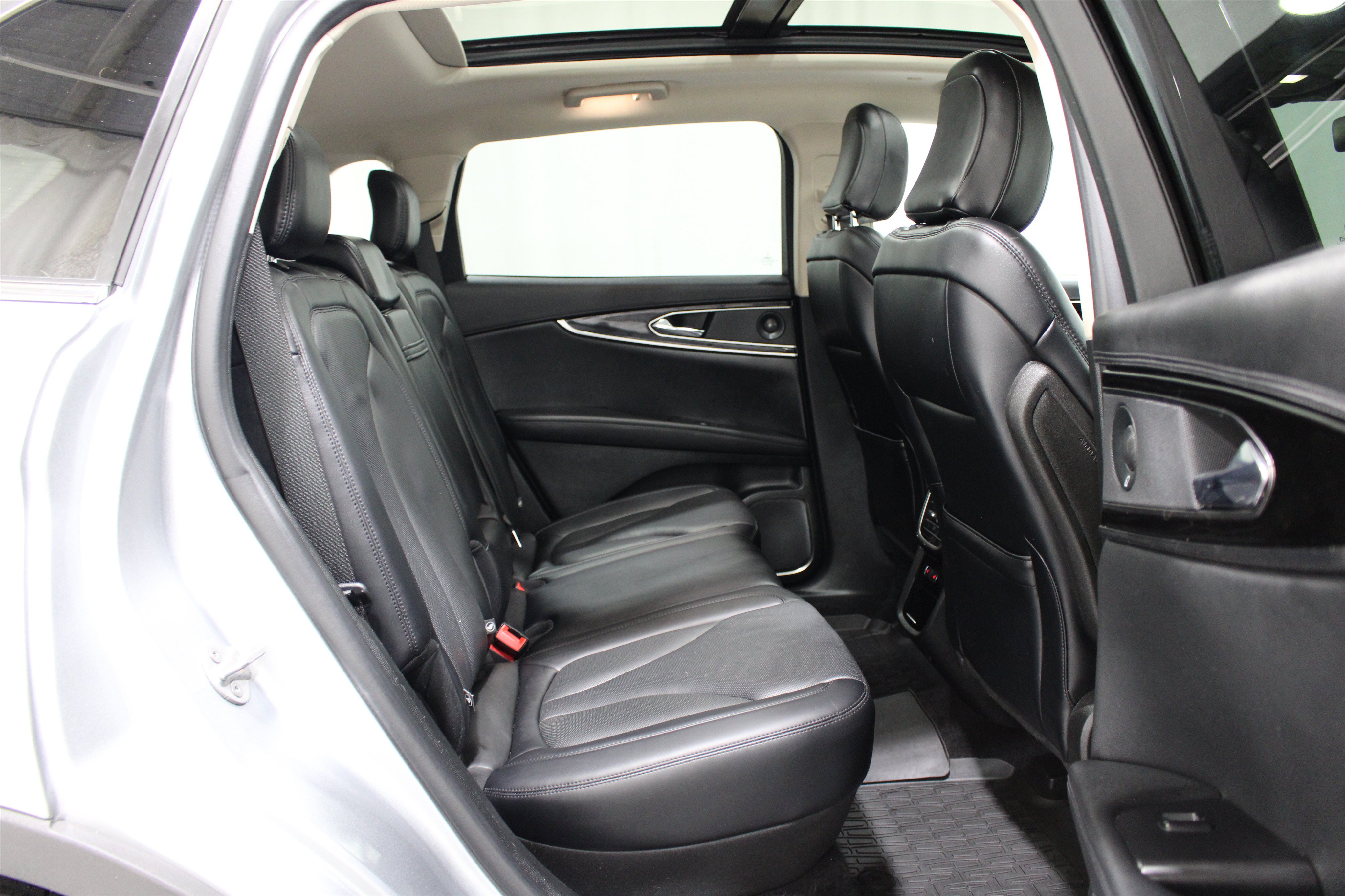 Used 2023 Lincoln Nautilus Reserve w/ Equipment Group 201A AWD/4WD image 25