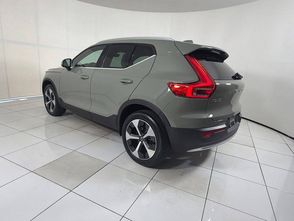 Used 2024 Volvo XC40 B5 Plus AWD/4WD image 7