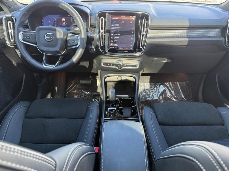 Certified 2023 Volvo XC40 B5 Ultimate w/ Protection Package Premier image 12