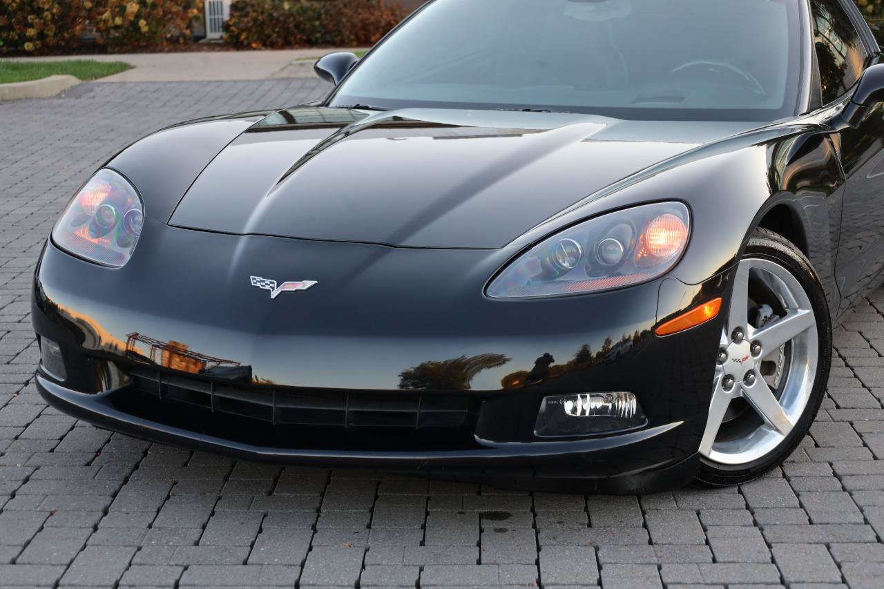 Used 2005 Chevrolet Corvette Coupe w/ Preferred Equipment Group RWD image 6