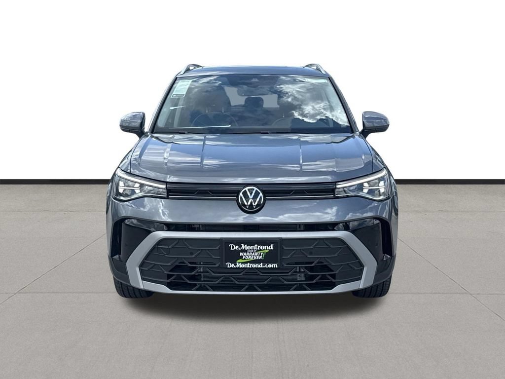 New 2026 Volkswagen Taos SE FWD image 2