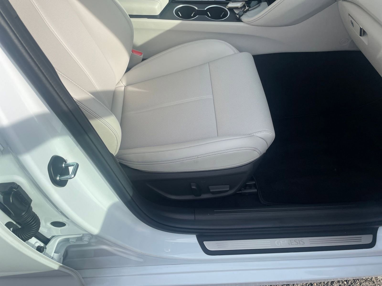 Used 2025 Genesis G70 2.5T image 27