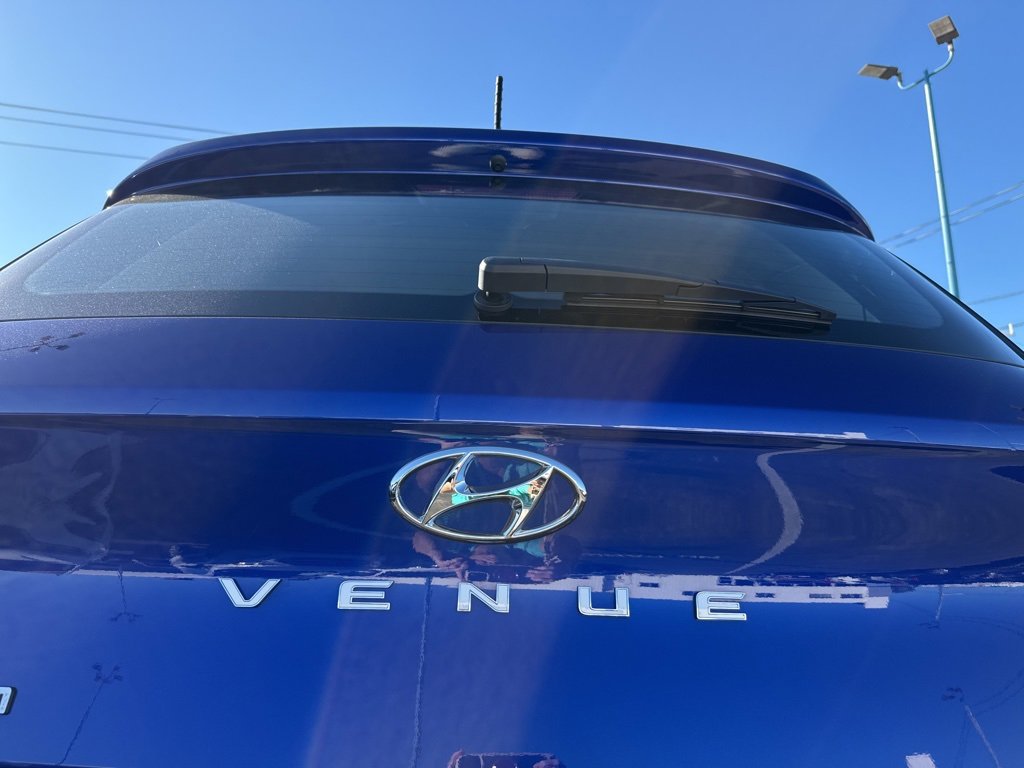Used 2023 Hyundai Venue Limited image 10