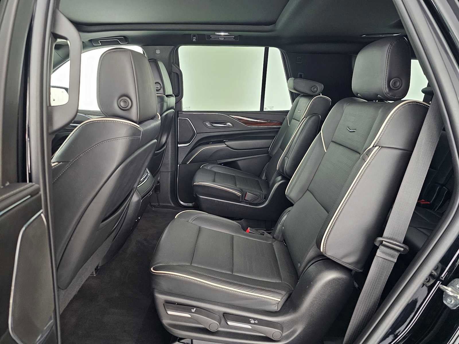 Used 2023 Cadillac Escalade Premium Luxury image 18
