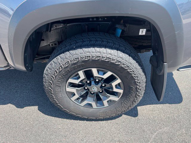 Used 2022 Toyota Tacoma TRD Off-Road w/ Technology Package AWD/4WD image 12