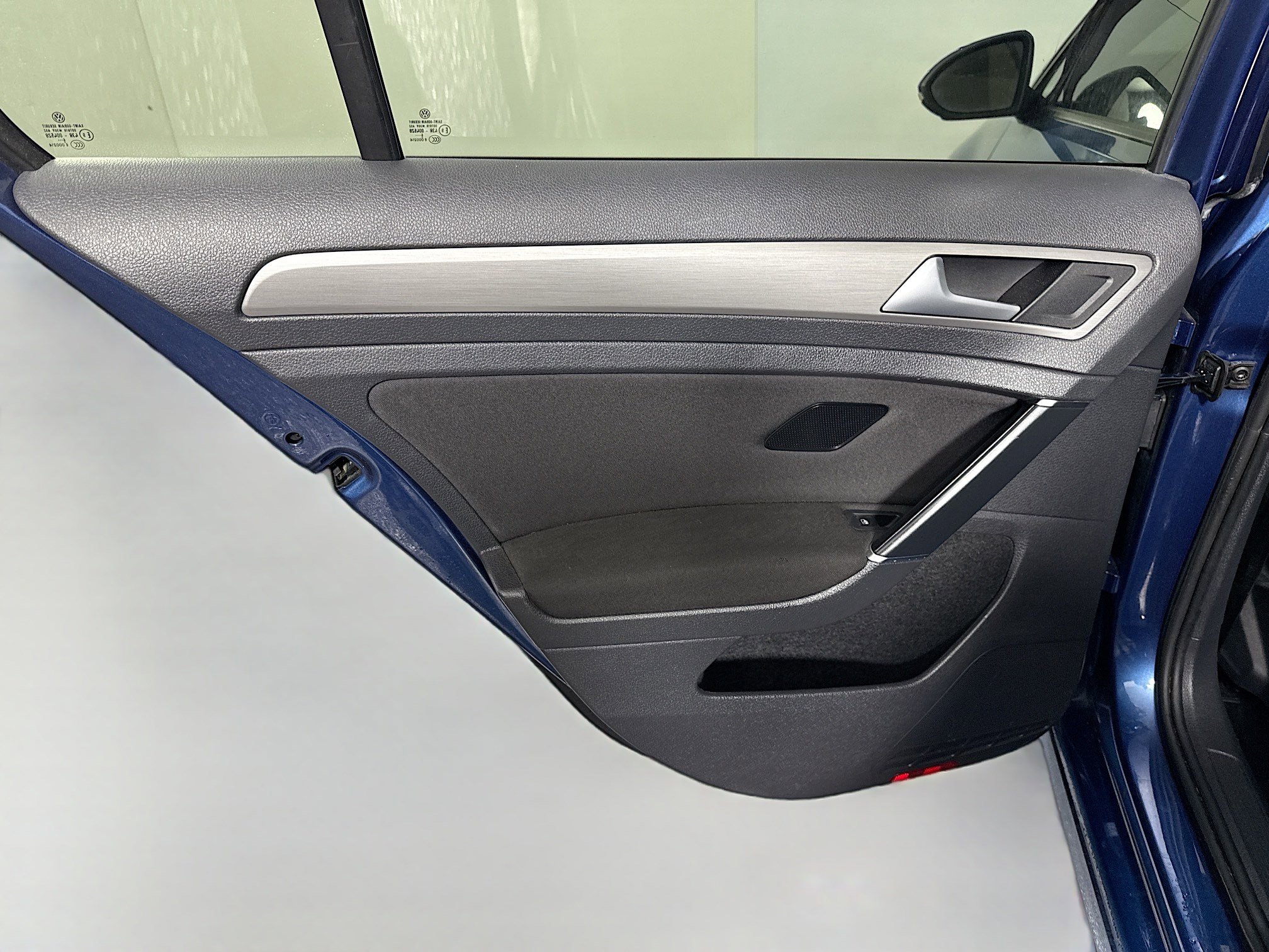 Used 2017 Volkswagen Golf S image 25