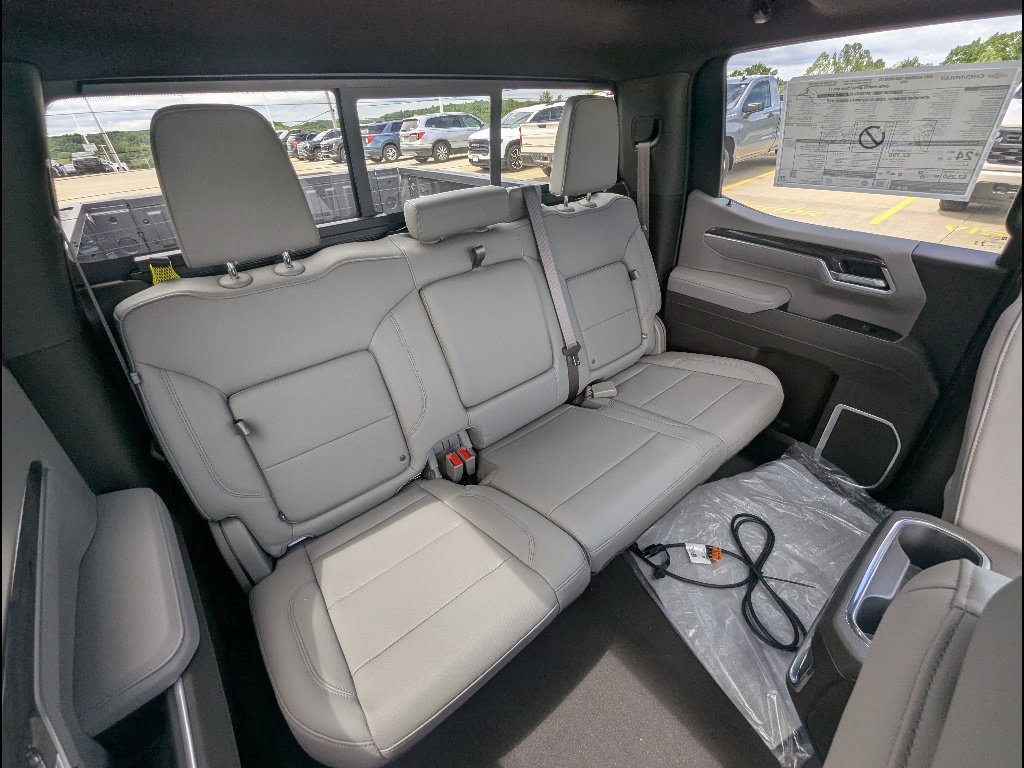 New 2026 Chevrolet Silverado 1500 LTZ w/ Technology Package AWD/4WD image 17