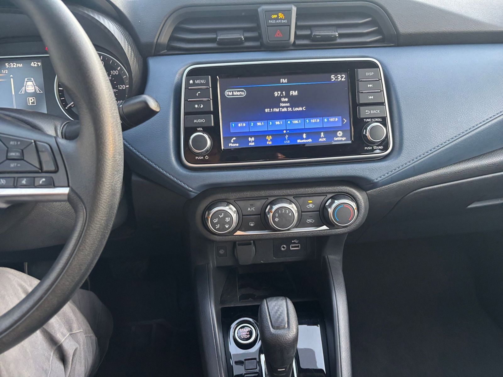 Used 2025 Nissan Versa SV image 17