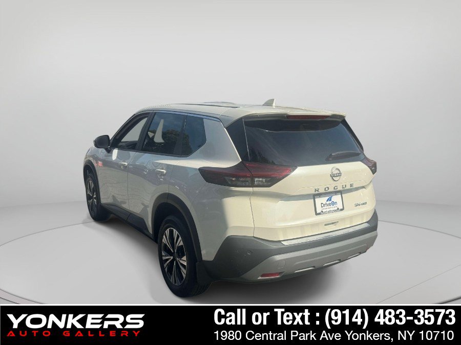 Used 2023 Nissan Rogue SV AWD/4WD image 2