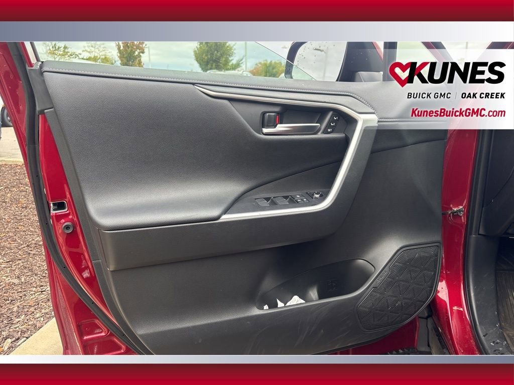 Used 2020 Toyota RAV4 Limited image 8