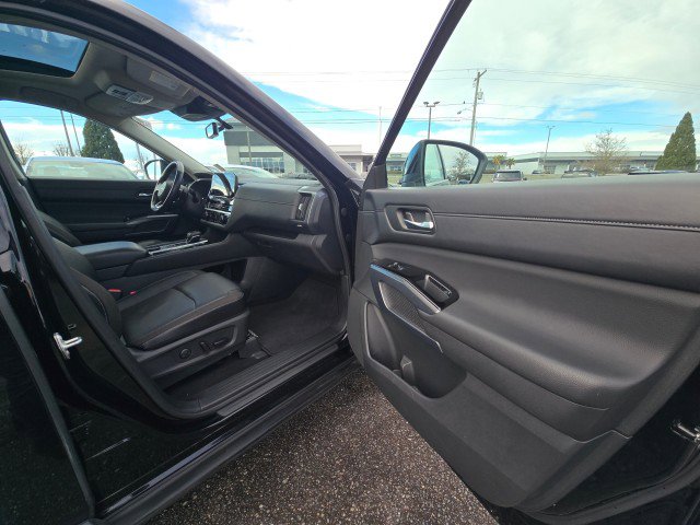 Used 2024 Nissan Pathfinder SL w/ SL Premium Package image 11