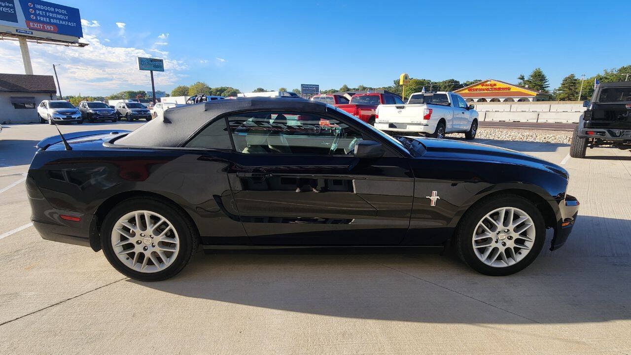 Used 2013 Ford Mustang Premium RWD image 7