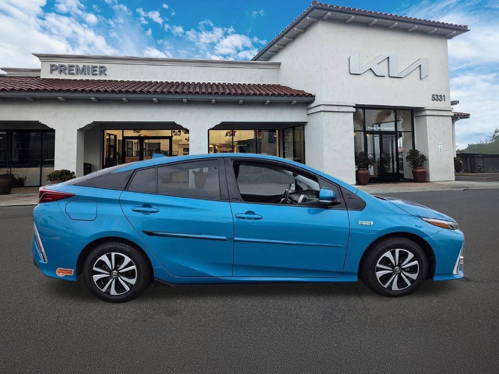 Used 2017 Toyota Prius Prime Advanced w/ Carpet Mat Package FWD image 9