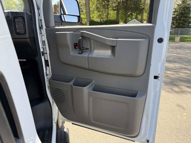 Used 2025 GMC Savana 3500 LT w/ LT Preferred Equipment Group RWD image 21