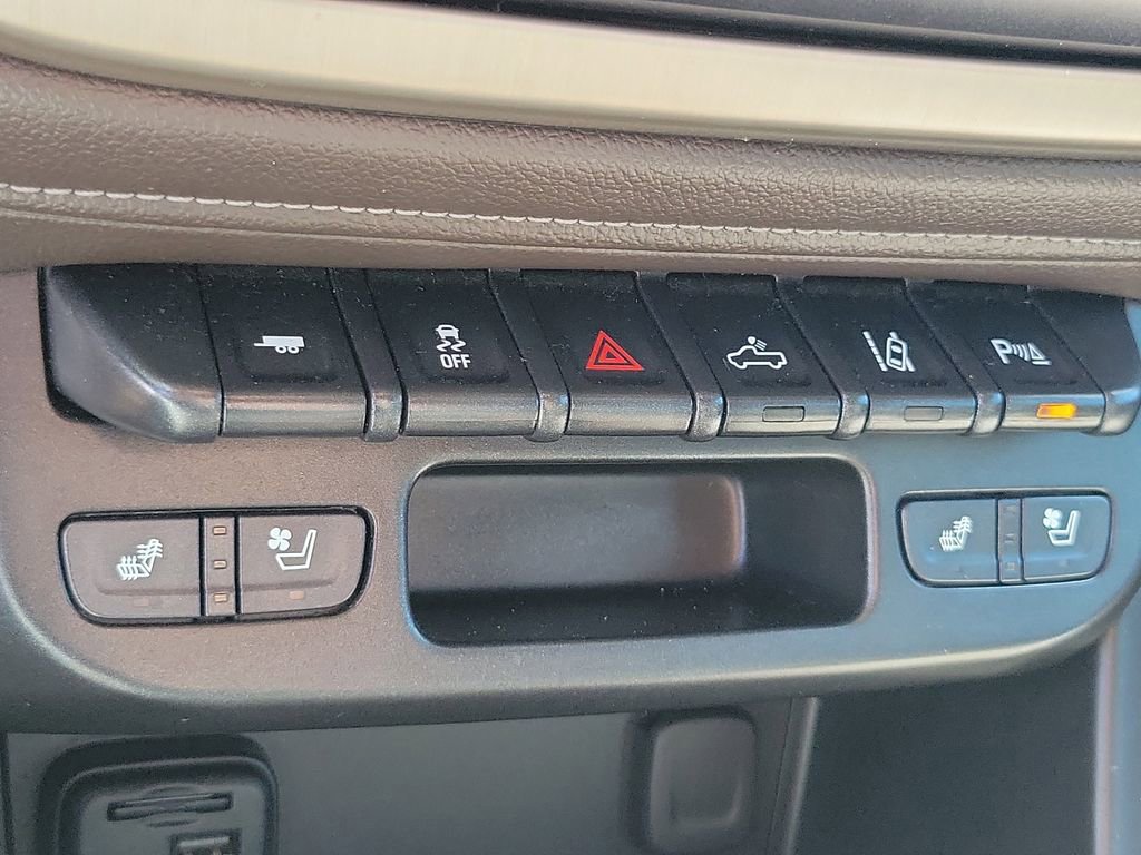 Used 2022 GMC Canyon Denali RWD image 28