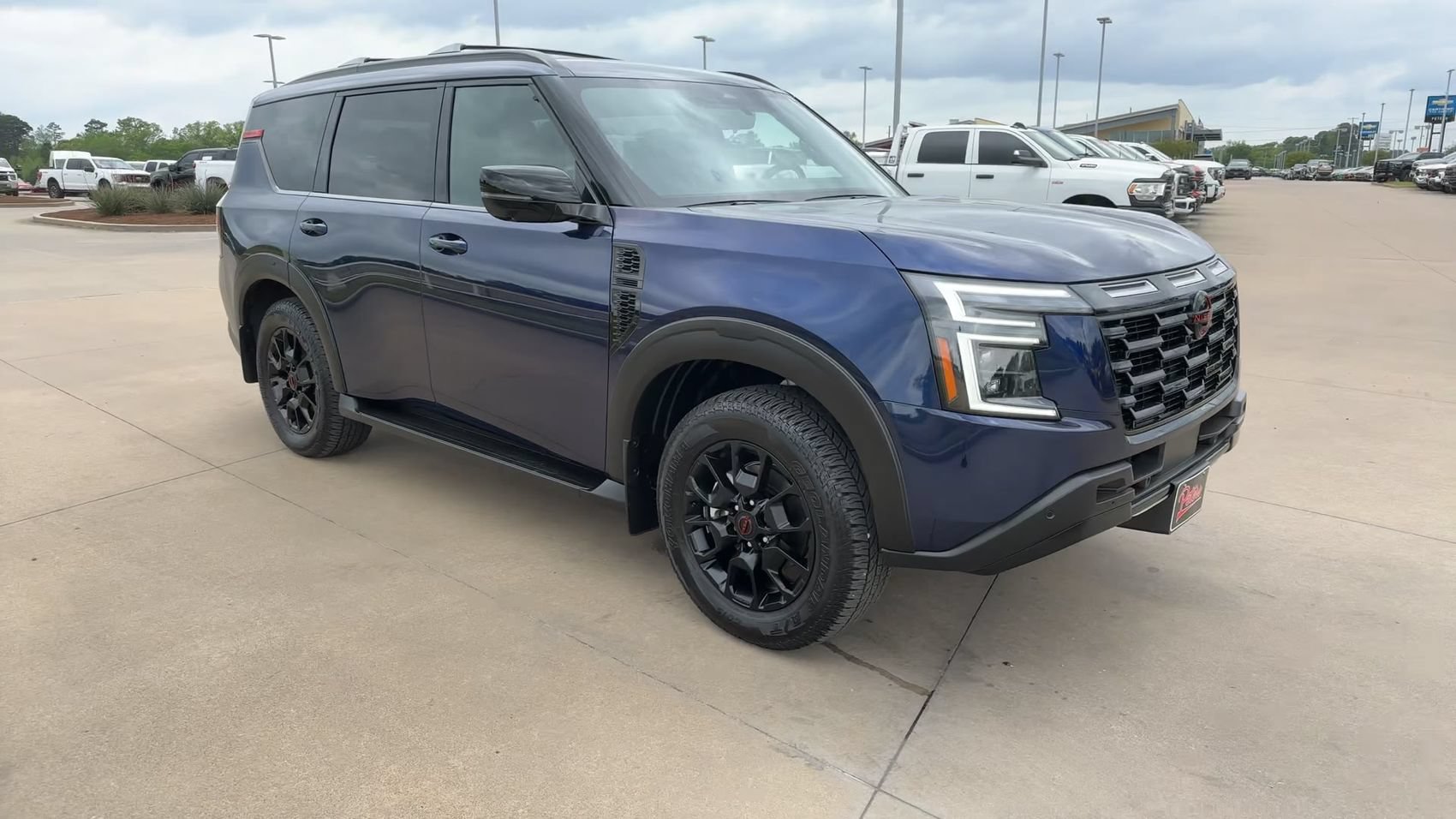 Used 2025 Nissan Armada PRO-4X AWD/4WD image 3