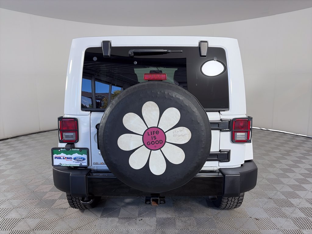 Used 2015 Jeep Wrangler Unlimited Sahara AWD/4WD image 6