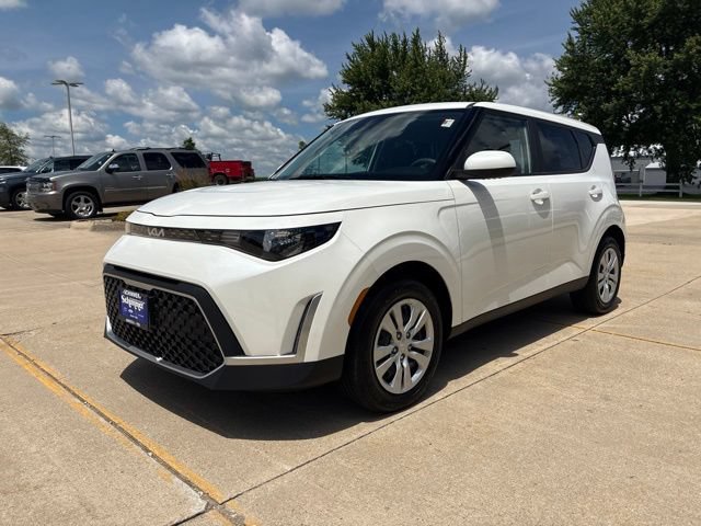 Used 2025 Kia Soul LX FWD image 5