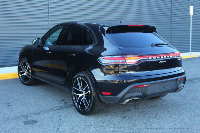 Certified 2023 Porsche Macan image 3