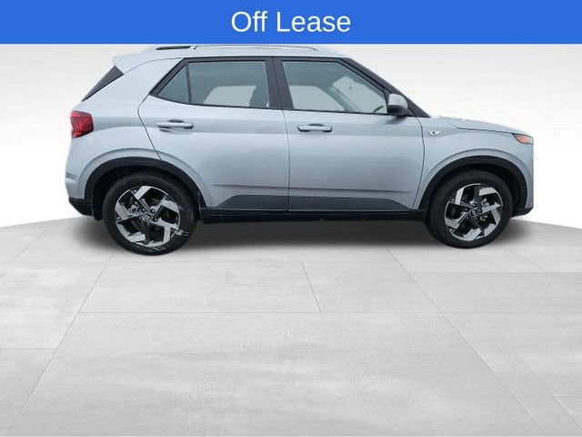 Used 2023 Hyundai Venue SEL image 6