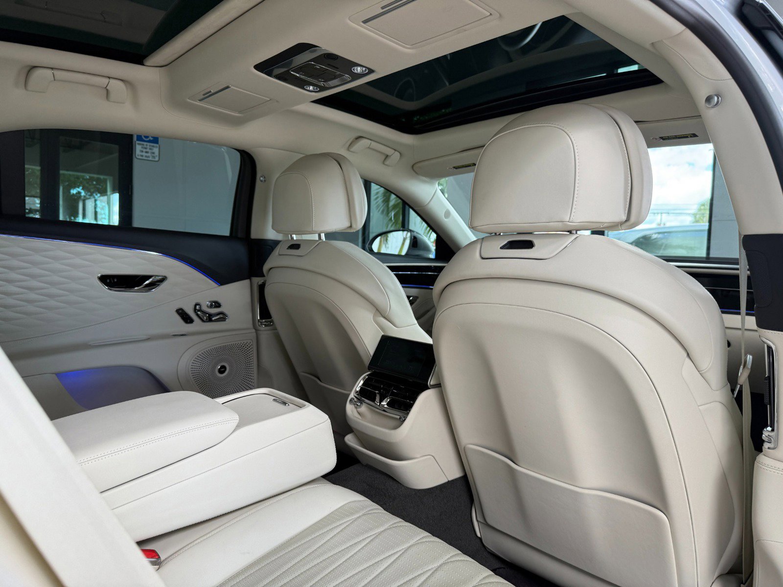 Used 2022 Bentley Flying Spur W12 image 31