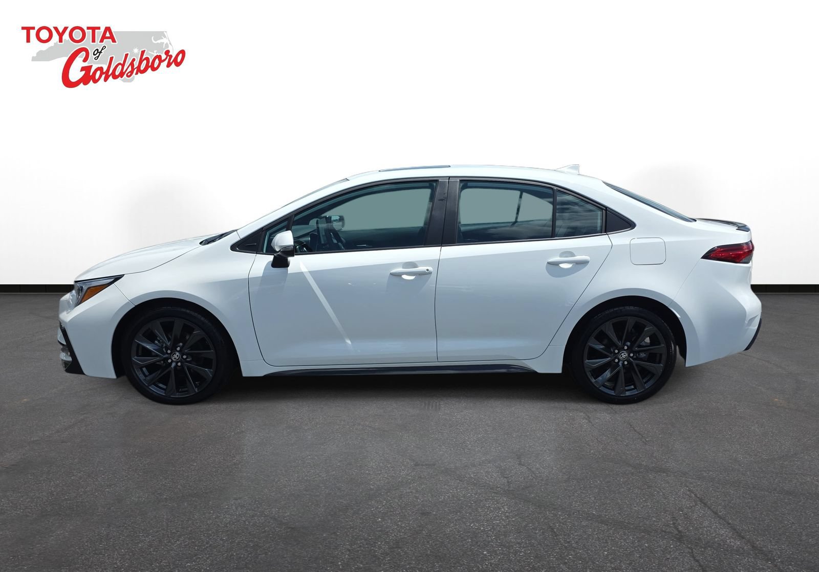 Used 2025 Toyota Corolla XSE FWD image 8