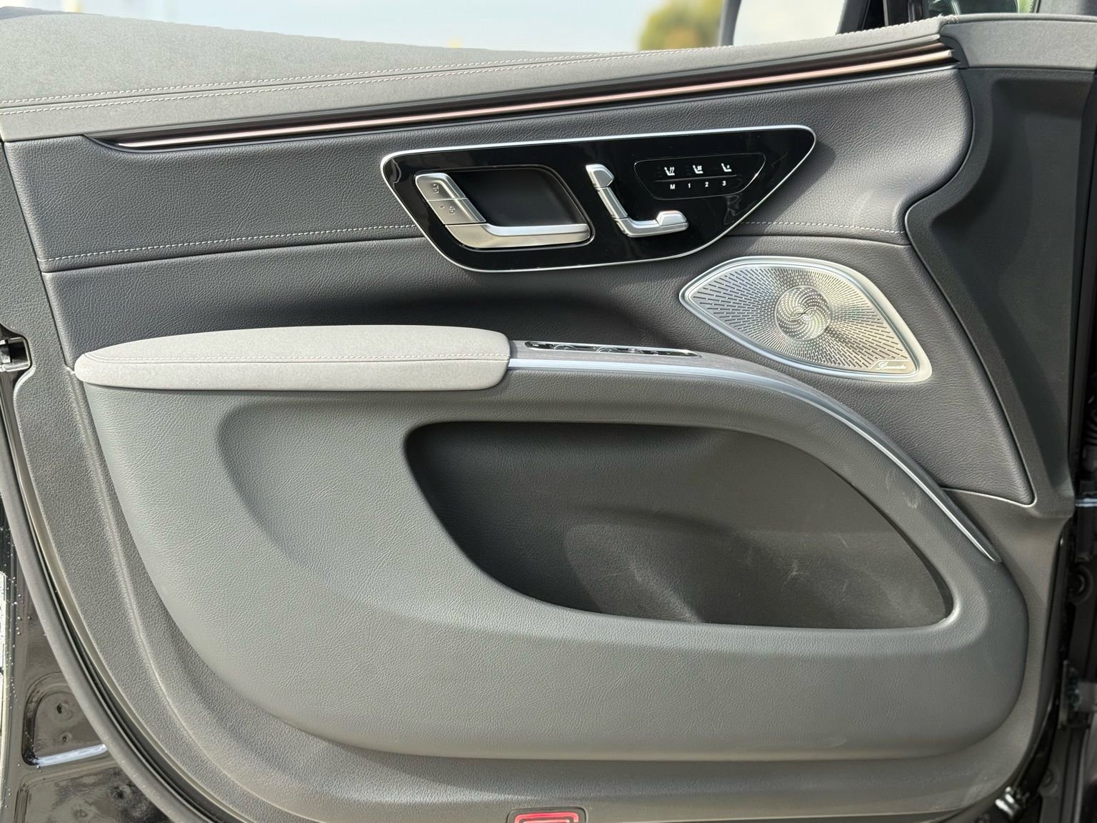 New 2026 Mercedes-Benz EQS 400 4MATIC SUV image 15