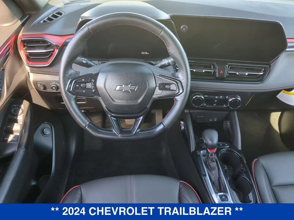 Used 2024 Chevrolet TrailBlazer RS w/ Convenience Package AWD/4WD image 17