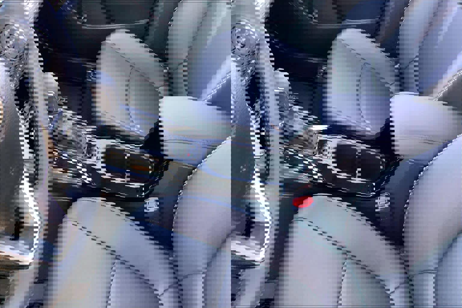 Used 2025 Toyota Corolla Cross XLE w/ Convenience Package image 14