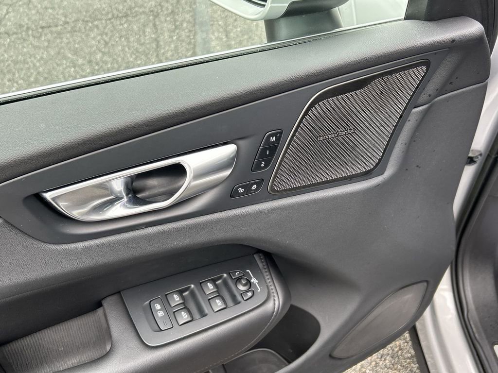 Certified 2023 Volvo XC60 B5 Plus AWD/4WD image 16