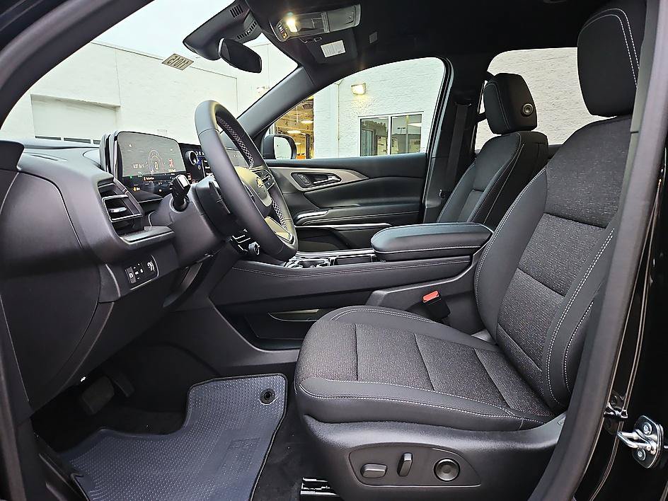 New 2027 Chevrolet Traverse LT FWD image 9