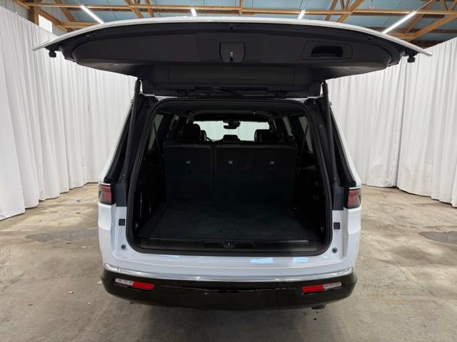 Used 2025 Jeep Wagoneer L Series II w/ 8-pass Seating Package AWD/4WD image 25