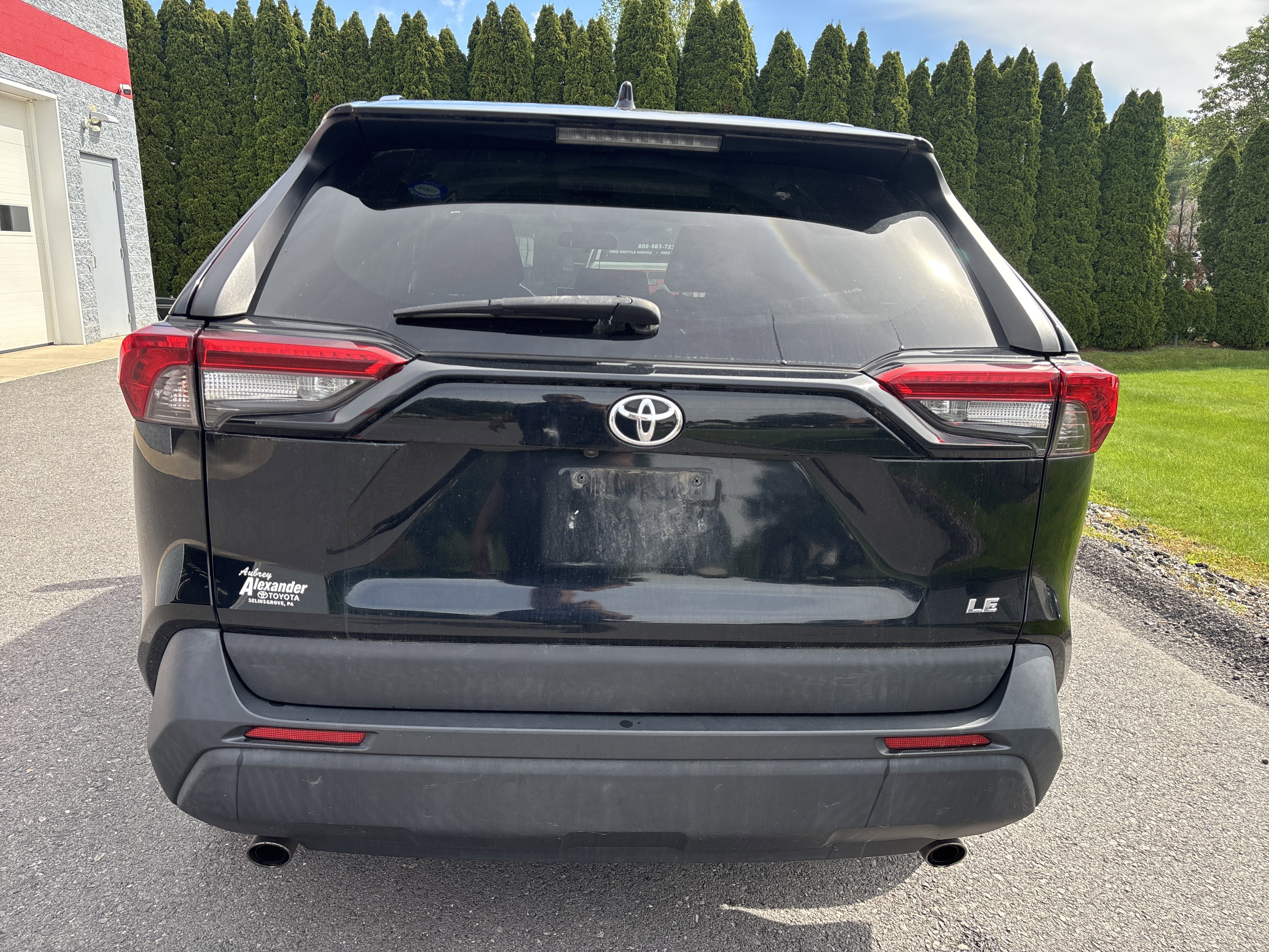 Used 2020 Toyota RAV4 LE AWD/4WD image 4