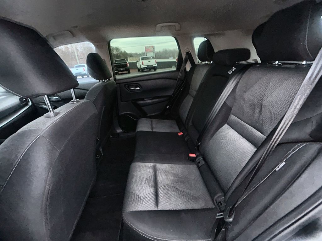 Used 2024 Nissan Rogue SV image 12