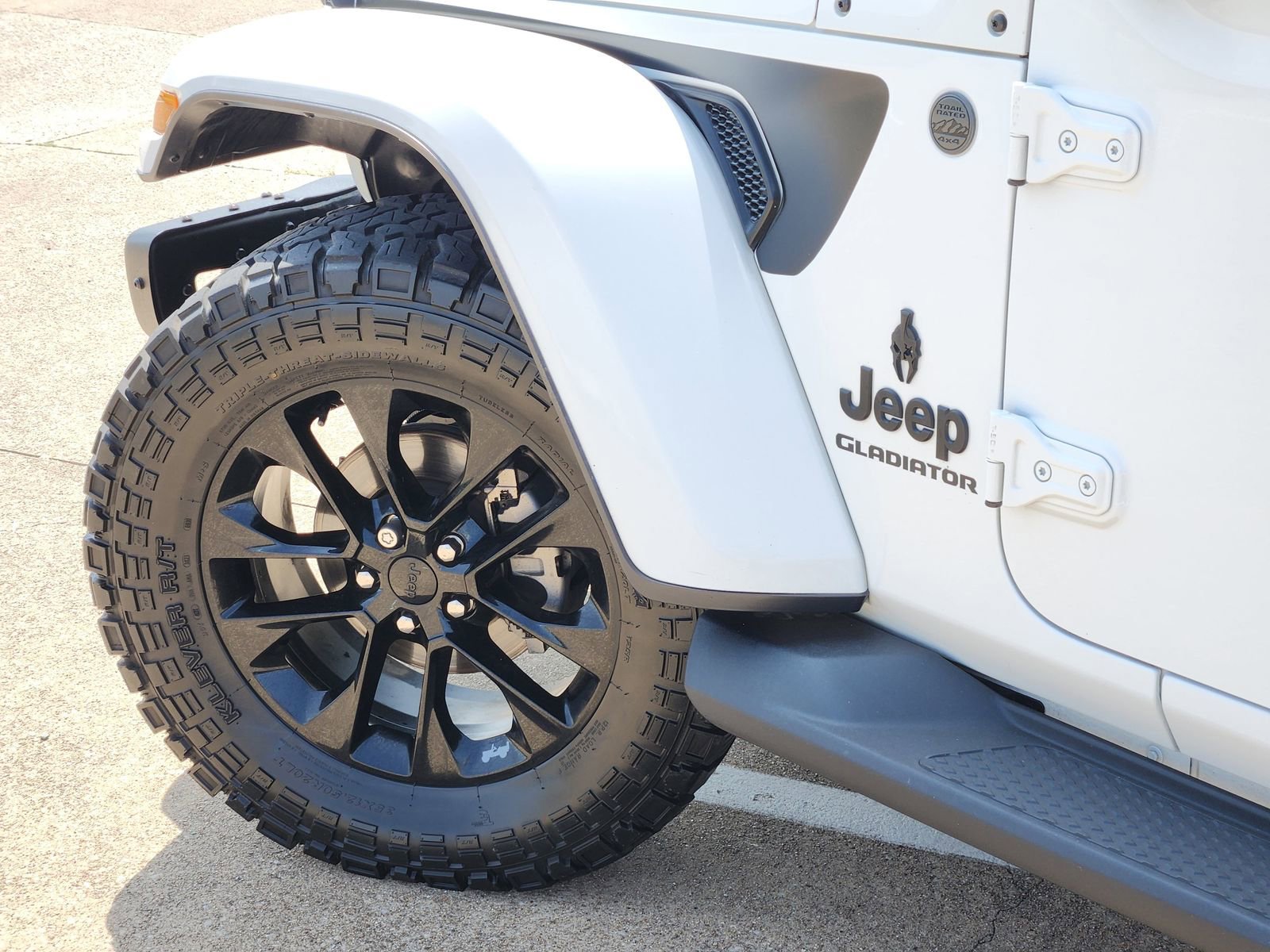 Used 2022 Jeep Gladiator Overland AWD/4WD image 17