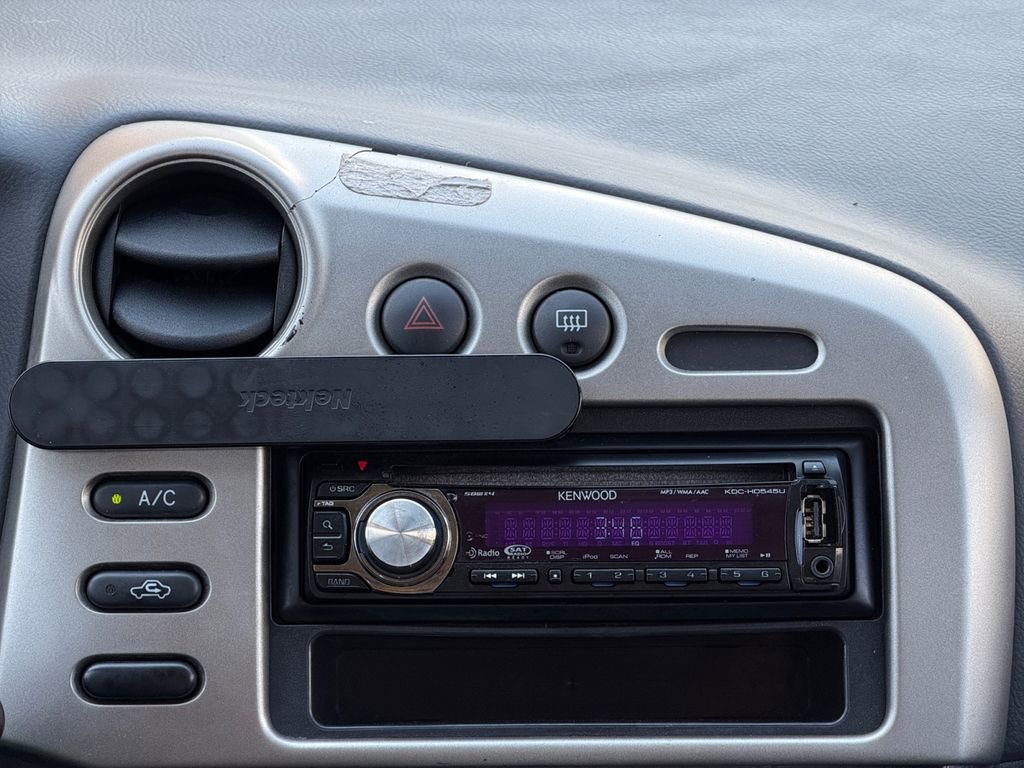 Used 2004 Toyota Matrix FWD image 11