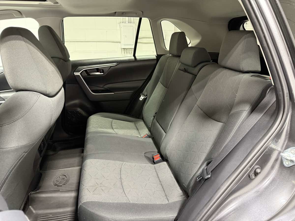Used 2022 Toyota RAV4 XLE w/ Convenience Package AWD/4WD image 19