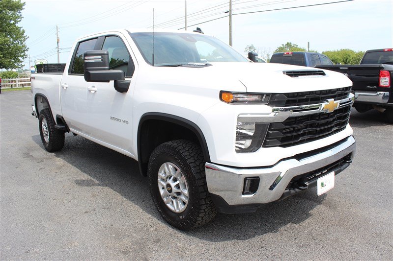 Used 2025 Chevrolet Silverado 2500 LT w/ Convenience Package AWD/4WD image 9