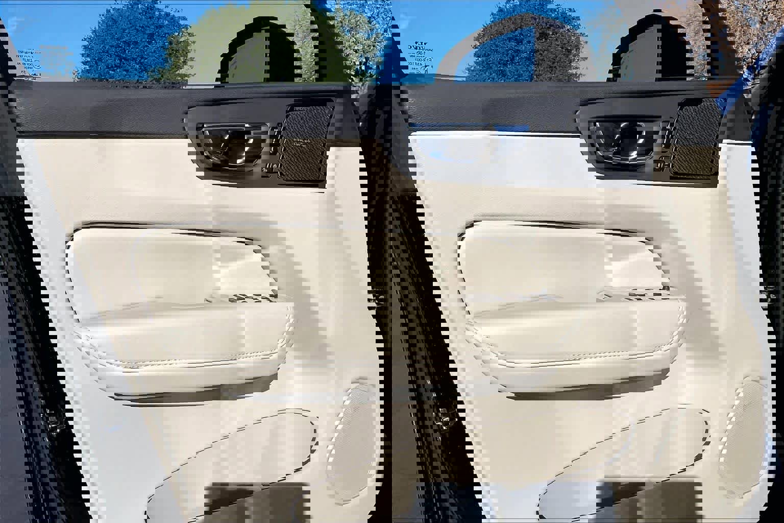 Used 2023 Volvo XC60 T8 Ultimate w/ Climate Package image 26