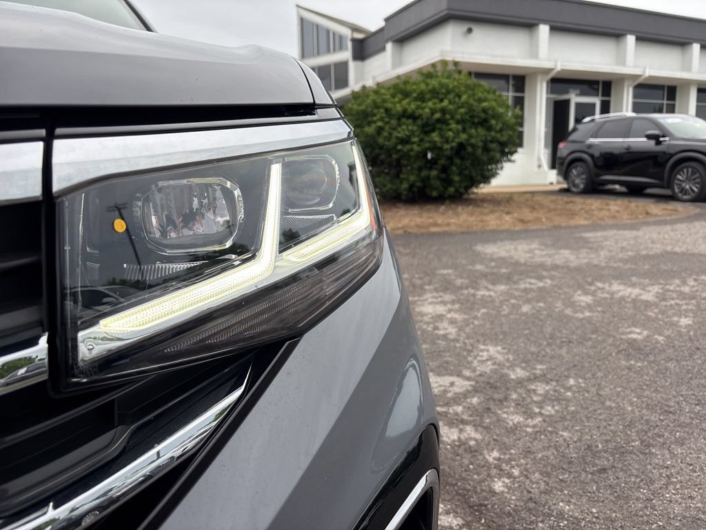 Used 2023 Volkswagen Atlas Cross Sport SEL Premium R-Line AWD/4WD image 9