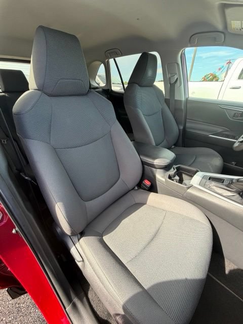 Used 2021 Toyota RAV4 LE FWD image 24