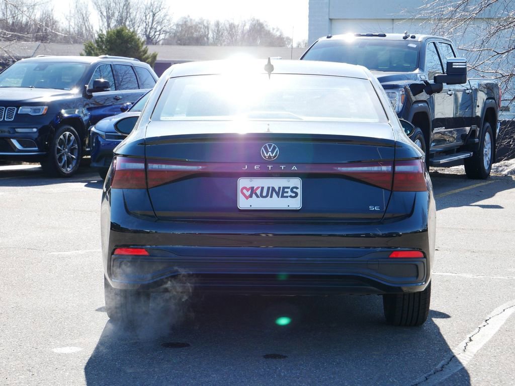 Used 2025 Volkswagen Jetta SE image 6