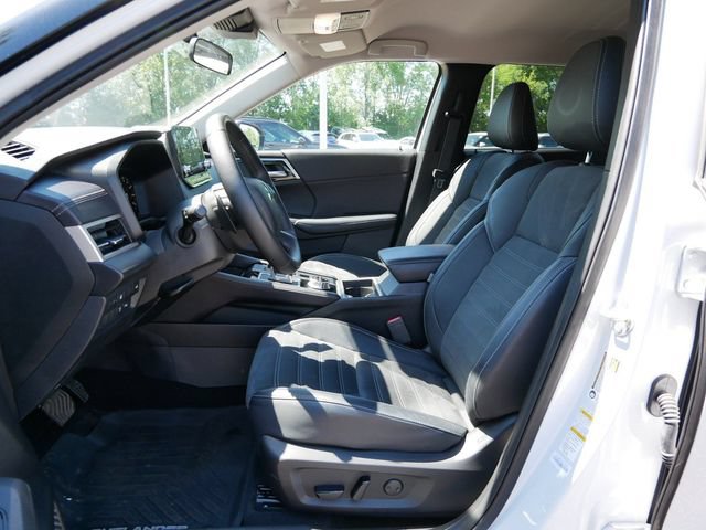 Used 2023 Mitsubishi Outlander SE AWD/4WD image 14
